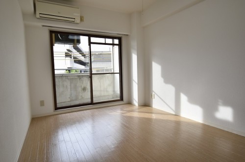 フローライト関大前