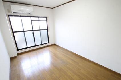 ラグーン関大前