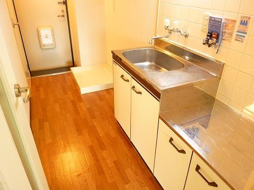 ラグーン関大前